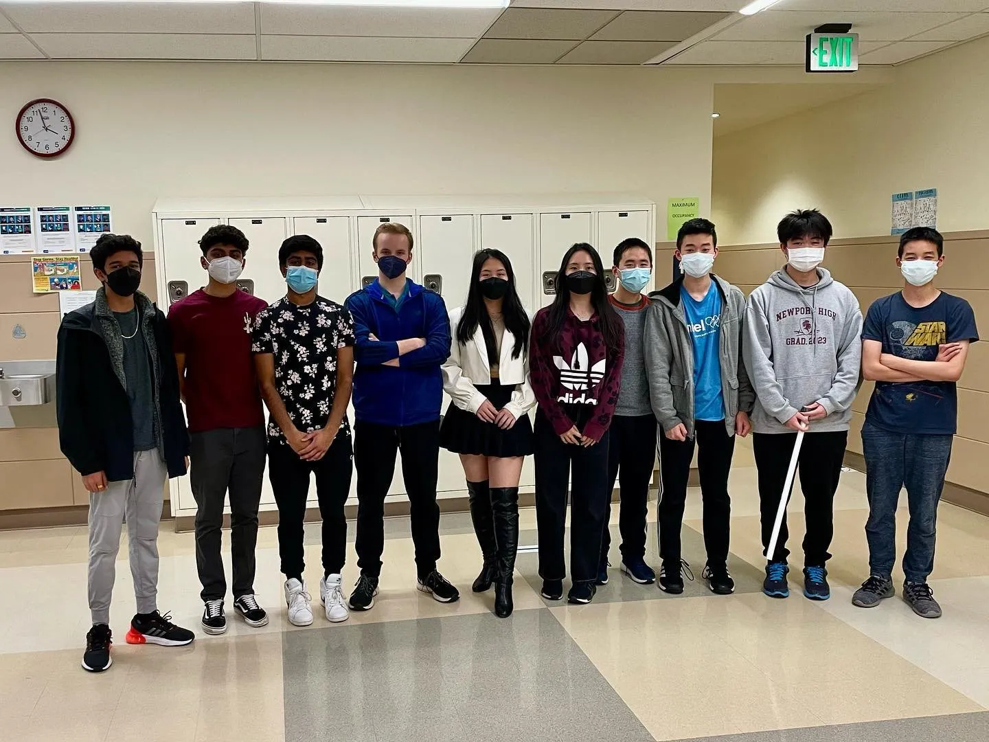 The 2022 finalist teams standing together in a school hallway